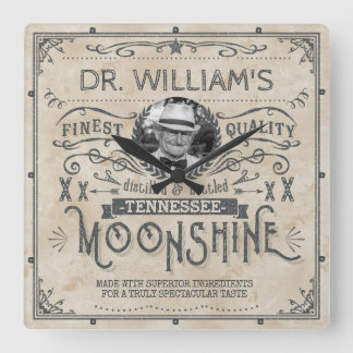 Horloge Carrée Funny Vintage Moonshine Hillbilly Medicine Custom