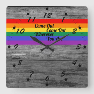 Horloge Carrée Gay pride LGBT Sortez Rainbow Flag L'amour gagne