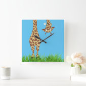 Horloge Carrée Giraffe avec marguerite sur bleu (Maison)
