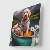 Horloge Carrée Goldendoodle on a Paddle : Une aventure Pittoresqu (Angle)