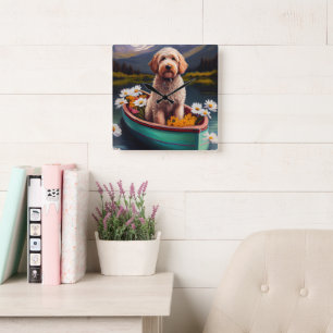 Horloge Carrée Goldendoodle sur une pagaie : Une aventure pittore