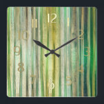 Horloge Carrée Grandes vertes et dorées<br><div class="desc">Green and Gold Stripes Designs par Umua. Imprimé et expédié par Zazzle ou ses partenaires.</div>