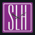 Horloge Carrée Gras moderne 3 initiales Monogramme | Blanc et pou<br><div class="desc">Texte blanc & cadre blanc sur violet (couleur arrière - plan changeable).</div>