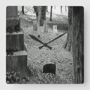 Horloge Carrée Grave oubliée