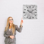 Horloge Carrée Gris Argent Graphite Animal peau Noir Abstrait<br><div class="desc">Unique minimaliste et décoratif Correspond à la mode actuelle dans la décoration maison en marbre. Vous pouvez changer la forme et la couleur de la main. florenceK design</div>