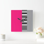 Horloge Carrée Gris rose chaud Noir et blanc en bande (Maison)