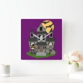 Horloge Carrée Halloween haunted house and little witch purple (Maison)
