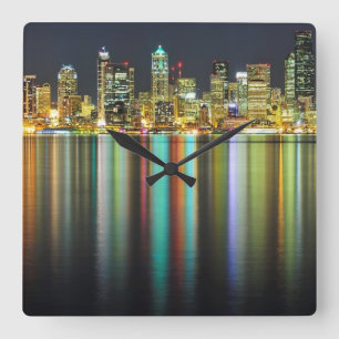Horloge Carrée Horizon de Seattle la nuit avec la réflexion