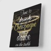 Horloge Carrée Il est temps de boire du champagne et de danser su (Angle)