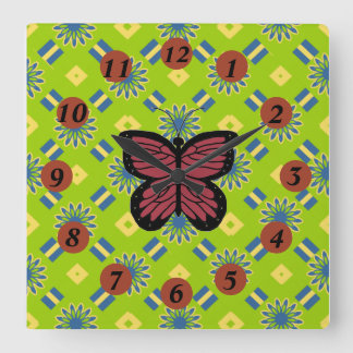 Horloge Carrée Image de papillon noir rouge sur motif abstrait