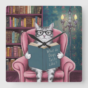 Horloge Carrée Image hilarante d'un chat lisant un livre