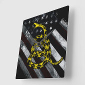 Horloge Carrée Industrial American Flag and Snake Clock (Angle)