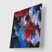 Horloge Carrée Inferno réfrigéré Bleu Rouge Art Abstrait contempo (Angle)