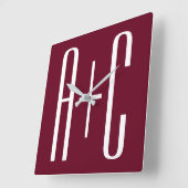 Horloge Carrée Initiales de couples simples | Blanc et bordeaux (Angle)