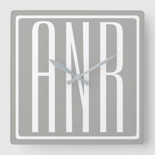 Horloge Carrée Initiales Monogramme | Blanc Sur Gris Clair (Recto)