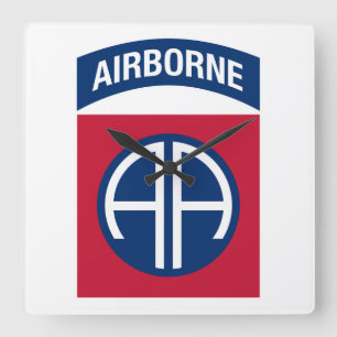 Horloge Carrée Insigne de la 82e division aéroportée Vétéran mili
