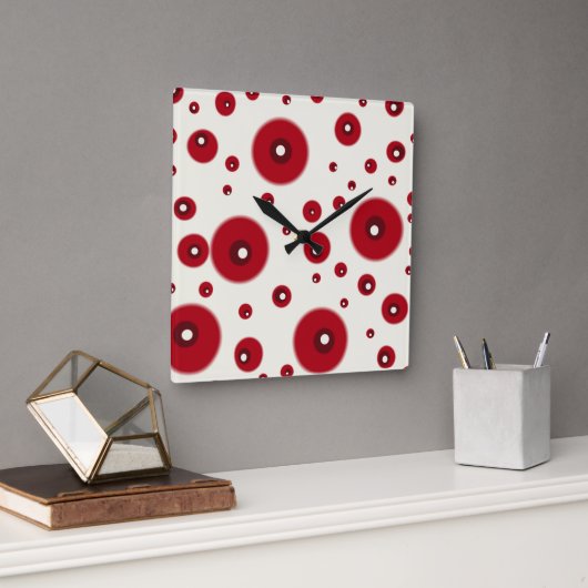 Horloge Carrée Ivory Red Dots Funky Whimsical Circle Pattern (Bureau)