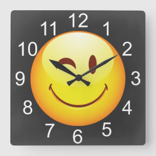 Horloge Carrée Joli Visage En Plein Éveil