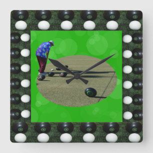 Horloge Carrée Joueur de boules sur gazon appelant des boules rap
