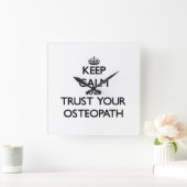 Horloge Carrée Keep Calm and Trust Your Osteopath (Maison)