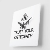Horloge Carrée Keep Calm and Trust Your Osteopath (Angle)
