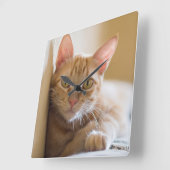 Horloge Carrée Kitten Couché Sur Le Canapé (Angle)