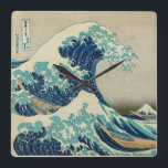 Horloge Carrée La Grande Vague au large de Kanagawa<br><div class="desc">Le Grand Wave off de Kanagawa. The Great Wave Off Kanagawa (神 奈 de 川 Kanagawa-oki nami ?, In the Well of a wave off Kanagawa/"Under the Wave off Kanagawa"), donc known as The Great Wave or simply The Wave, is a woodblock by the Japonais anese ukiyo-e artist hokusai. Voir...</div>