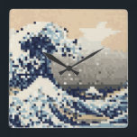 Horloge Carrée La Grande Vague de l'art Pixel Kanagawa 8 bits<br><div class="desc">La Grande Vague au large de Kanagawa (神 奈 川 沖 浪 裏) Vintage 8 Bits Pixel Tsunami Art.

Globe Trotters se spécialise dans l'imagerie idiosyncratique du monde entier. Vous y trouverez des cartes de voeux,  des cartes postales,  des affiches,  des mousepads et plus encore.</div>