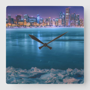 Horloge Carrée La neige et la glace abondent sur le lac Michiga