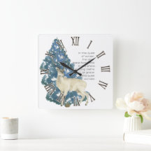 Le Cerf Laisse Des Empreintes Dans La Neige