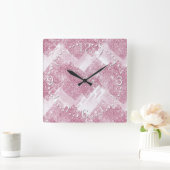 Horloge Carrée Le rose brille sur le blanc. (Maison)