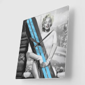 Horloge Carrée Le snowboard de Marilyn (Angle)