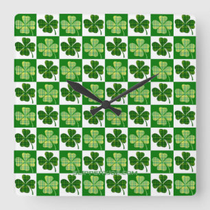 Horloge Carrée Les trèfles à quatre feuilles verts de SlipperyJoe