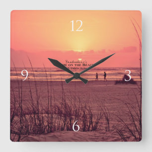 Horloge Carrée Lever de soleil sur l'océan Walking Couple