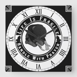 Horloge Carrée Life Is fragile Handle With Prayer