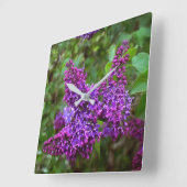 Horloge Carrée Lilacs pourpres le jour du printemps (Angle)
