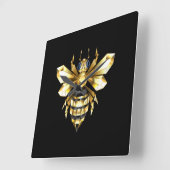 Horloge Carrée Logo Faux Gold Foil Bee Polygonal sur Noir (Angle)