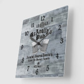 Horloge Carrée Logo noir du pub McAnally (Angle)