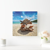 Horloge Carrée Lounge on beach throw pillow (Maison)