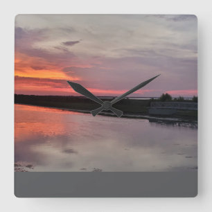 HORLOGE CARRÉE LUMIÈRE DU LAC AU COUCHER DU SOLEIL