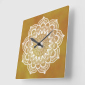 Horloge Carrée Mandala blanc sur fond doré (Angle)