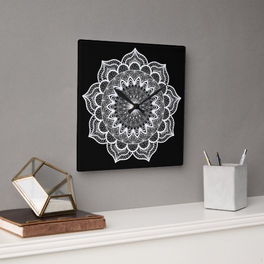 Horloge Carrée Mandala blanc sur fond noir (Bureau)