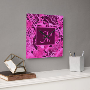 Horloge Carrée Marbre Rose Élégant Typographie de Monogramme Gras