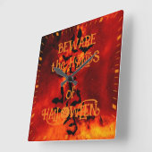 Horloge Carrée Méfiez-vous des mains de la flamme de chauve-souri (Angle)