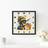 Horloge Carrée Mignonne fille en costume d'abeille avec miel (Maison)
