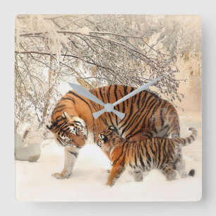 Horloge Carrée Mignonne Mère Tigre avec bébé en neige