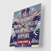 Horloge Carrée MIND - Exercice de musculation Motivationnel (Angle)