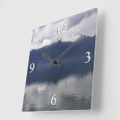 Horloge Carrée Misty Alaskan Sea dans les tons bleu (Angle)