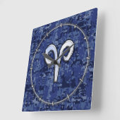Horloge Carrée Modern Aries Zodiac Symbol Navy Blue Digital Camo (Angle)