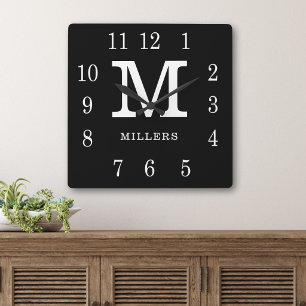 Horloge Carrée Monogramme de nom de famille noir et blanc moderne